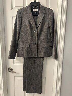 Le Suit Gray Pinstripe Two-Piece Women's Suit Jacket & Pants